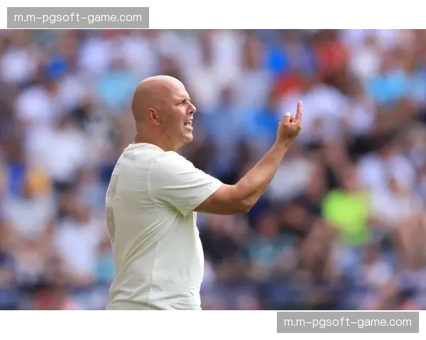 斯洛特调整右后卫人选考量 防守稳定性与进攻参与度平衡